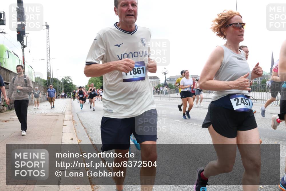29.06.2025 - hella hamburg halbmarathon Lena Gebhardt http://msf.ph/oto/8372504 29.06.2025 10:49:00 Lombardsbrücke 1861, 13775, 2437, 1142, 1167, 1584, 2160, 2395, 2437, 2438, 2541, 2713, 2716, 2792, 2927, 3070, 3086, 3215, 3232, 3253, 4403, 4525, 4527, 5010, 5118, 5463, 5479, 5480, 5551, 6015, 6437, 6566, 6979, 7062, 7203, 7931, 7936, 7947, 7948, 8549, 8719, 8760, 9245, 9341, 9359, 9552, 9787, 10033, 10038, 10081, 10130, 10204, 10366, 10479, 10524, 10654, 10656, 10782, 10785, 11000, 11031, 11192, 11364, 11365, 13814, 13845, 16498, 16499, 16701 meine-sportfotos.de