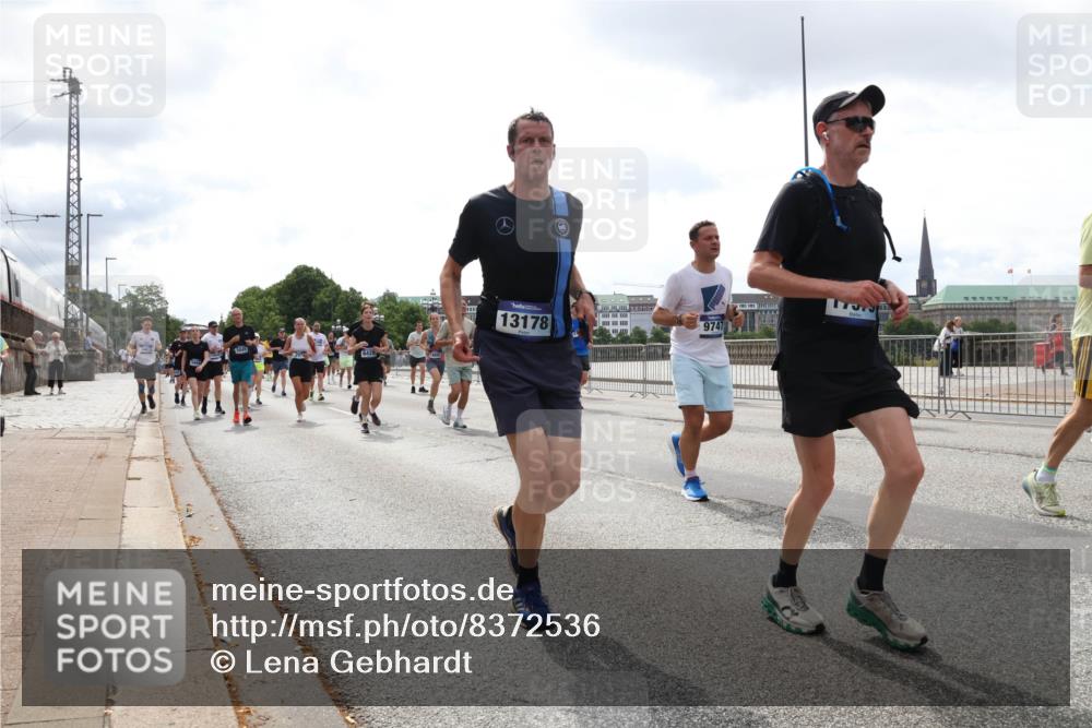 29.06.2025 - hella hamburg halbmarathon Lena Gebhardt http://msf.ph/oto/8372536 29.06.2025 10:39:47 Lombardsbrücke 13178, 9747, 1058, 1076, 1586, 1856, 1883, 1899, 2313, 2578, 2888, 2976, 3046, 3275, 3353, 3882, 3883, 3884, 4298, 4603, 4609, 4752, 4855, 5045, 5229, 5654, 5701, 5877, 5901, 6321, 6342, 6343, 6427, 6428, 6698, 6719, 6726, 6739, 6748, 6750, 7045, 7053, 7125, 7199, 7429, 7455, 7456, 7501, 7524, 7684, 8107, 8203, 8612, 8995, 9393, 9569, 9698, 9747, 9777, 10441, 10512 meine-sportfotos.de