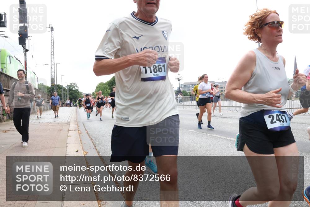29.06.2025 - hella hamburg halbmarathon Lena Gebhardt http://msf.ph/oto/8372566 29.06.2025 10:49:01 Lombardsbrücke 11861, 13775, 2437, 1142, 1167, 1584, 2160, 2395, 2437, 2438, 2541, 2713, 2716, 2792, 2927, 3070, 3086, 3215, 3232, 3253, 4403, 4525, 4527, 5010, 5118, 5463, 5479, 5480, 5551, 6015, 6437, 6566, 6979, 7062, 7203, 7931, 7936, 7947, 7948, 8549, 8719, 8760, 9245, 9341, 9359, 9552, 9787, 10033, 10038, 10081, 10130, 10204, 10366, 10479, 10524, 10654, 10656, 10782, 10785, 11000, 11031, 11192, 11364, 11365, 13814, 13845, 16498, 16499, 16701 meine-sportfotos.de