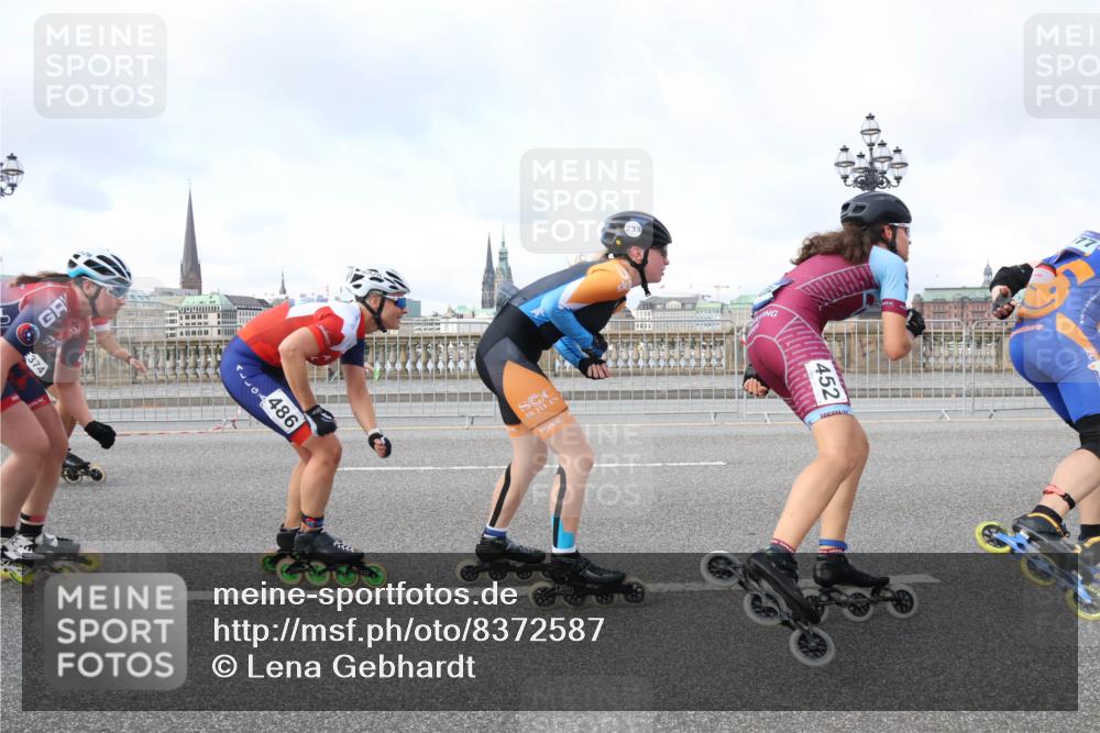 29.06.2025 - hella hamburg halbmarathon Lena Gebhardt http://msf.ph/oto/8372587 29.06.2025 08:50:45 Lombardsbrücke 374, 486, 452 meine-sportfotos.de