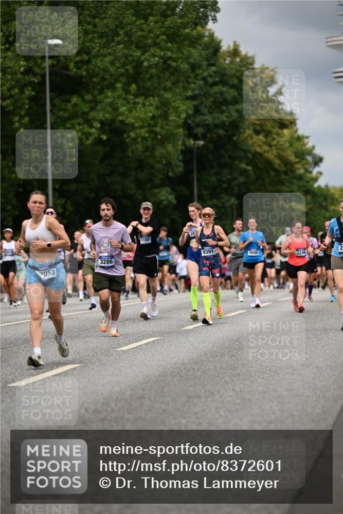 29.06.2025 - hella hamburg halbmarathon Dr. Thomas Lammeyer http://msf.ph/oto/8372601 29.06.2025 10:42:12 Kennedybrücke 1475, 1578, 1985, 2124, 2853, 3010, 3246, 3286, 3880, 4414, 5139, 5522, 5523, 5875, 6697, 6955, 7321, 7629, 8696, 8811, 9391, 9524, 9894, 10025, 10146, 10506, 11087, 11152, 11164 meine-sportfotos.de