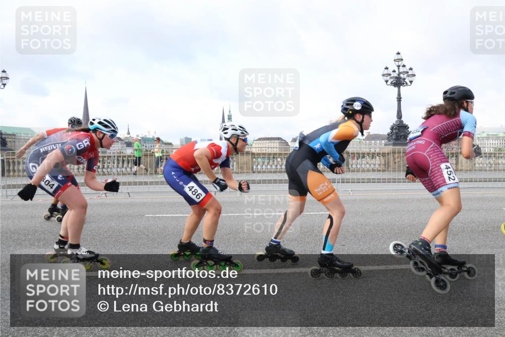 29.06.2025 - hella hamburg halbmarathon Lena Gebhardt http://msf.ph/oto/8372610 29.06.2025 08:50:45 Lombardsbrücke 804, 486, 434, 452 meine-sportfotos.de