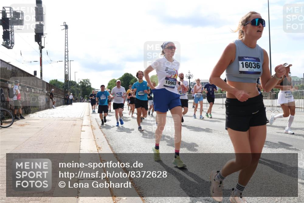 29.06.2025 - hella hamburg halbmarathon Lena Gebhardt http://msf.ph/oto/8372628 29.06.2025 10:15:00 Lombardsbrücke 7439, 14999, 10391, 10963, 8237, 15038, 16036, 11611, 1071, 1296, 1379, 1524, 1575, 1728, 1745, 2046, 2140, 2281, 2601, 2690, 2990, 3020, 3025, 3154, 3454, 3507, 3509, 3513, 3650, 3691, 3834, 3844, 4495, 4641, 5191, 5608, 5800, 5981, 5986, 6181, 6248, 6317, 6935, 7195, 7439, 7881, 8055, 8147, 8237, 8239, 8275, 8522, 8563, 8609, 8755, 8854, 9113, 9173, 9556, 9663, 9709, 9847, 9911, 9975, 10391, 10589, 10610, 10717, 10963, 11271, 11598 meine-sportfotos.de