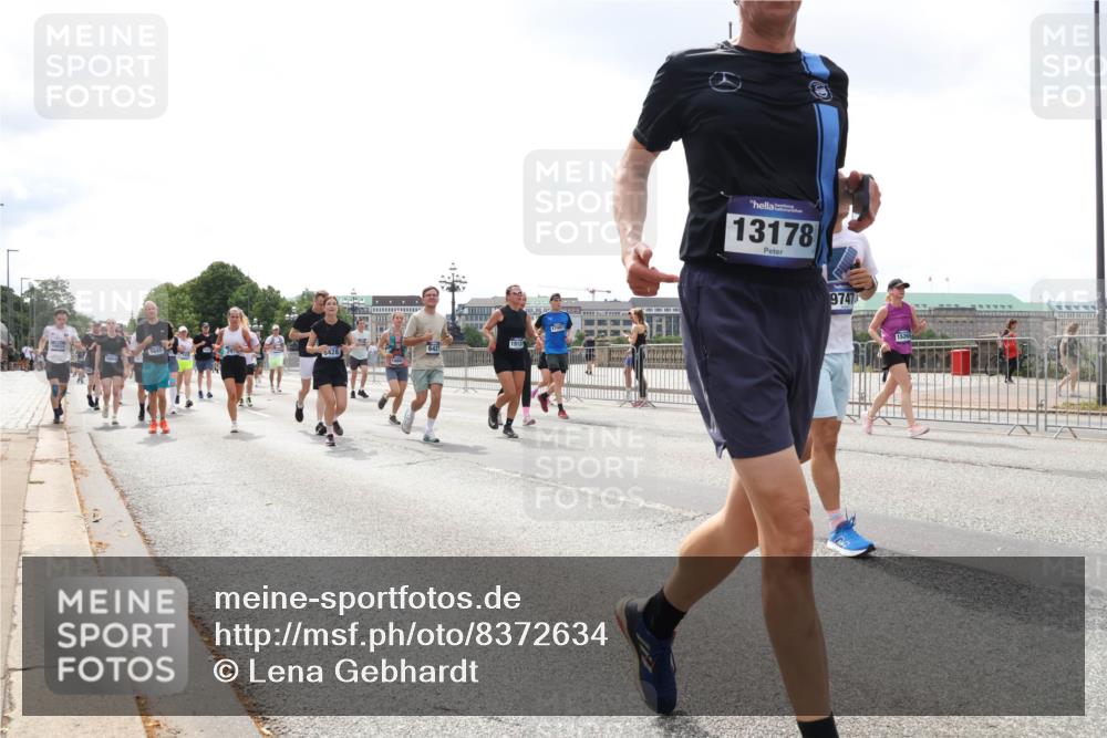 29.06.2025 - hella hamburg halbmarathon Lena Gebhardt http://msf.ph/oto/8372634 29.06.2025 10:39:48 Lombardsbrücke 1913, 5428, 13178, 9747, 1058, 1076, 1586, 1883, 1899, 2313, 2578, 2866, 2888, 2976, 3046, 3353, 3882, 3883, 3884, 4298, 4471, 4603, 4609, 4752, 4855, 5045, 5229, 5654, 5701, 5877, 5901, 6097, 6321, 6342, 6343, 6427, 6428, 6698, 6719, 6726, 6739, 6748, 6750, 7045, 7053, 7125, 7199, 7429, 7455, 7456, 7501, 7524, 7684, 8107, 8203, 8612, 8995, 9393, 9569, 9698, 9747, 9777, 10441, 10512 meine-sportfotos.de