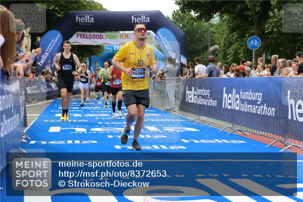 29.06.2025 - hella hamburg halbmarathon Strokosch-Dieckow http://msf.ph/oto/8372653 29.06.2025 10:49:14 Ziel 2013, 4183, 4185, 6158, 6389, 8112, 9348, 10053, 10184, 10189, 11819, 13450, 14526, 15422, 15523, 16369, 16414, 16731, 17173, 18598, 18842 meine-sportfotos.de