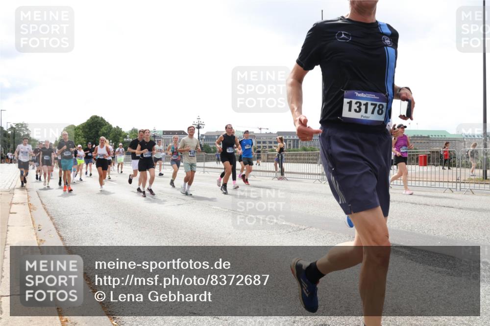 29.06.2025 - hella hamburg halbmarathon Lena Gebhardt http://msf.ph/oto/8372687 29.06.2025 10:39:48 Lombardsbrücke 5045, 6428, 14882, 1912, 13178, 1058, 1076, 1586, 1883, 1899, 2313, 2578, 2866, 2888, 2976, 3046, 3353, 3882, 3883, 3884, 4298, 4471, 4603, 4609, 4752, 4855, 5045, 5229, 5654, 5701, 5877, 5901, 6097, 6321, 6342, 6343, 6427, 6428, 6698, 6719, 6726, 6739, 6748, 6750, 7045, 7053, 7125, 7199, 7429, 7455, 7456, 7501, 7524, 7684, 8107, 8203, 8612, 8995, 9393, 9569, 9698, 9747, 9777, 10441, 10512 meine-sportfotos.de