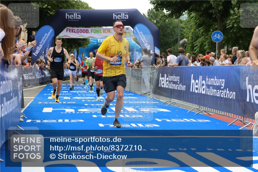29.06.2025 - hella hamburg halbmarathon Strokosch-Dieckow http://msf.ph/oto/8372710 29.06.2025 10:49:13 Ziel 2013, 4183, 4185, 4832, 6158, 6389, 8112, 9348, 10053, 10184, 10189, 11819, 13450, 14526, 15422, 15523, 16369, 16414, 16731, 17173, 18598, 18842 meine-sportfotos.de