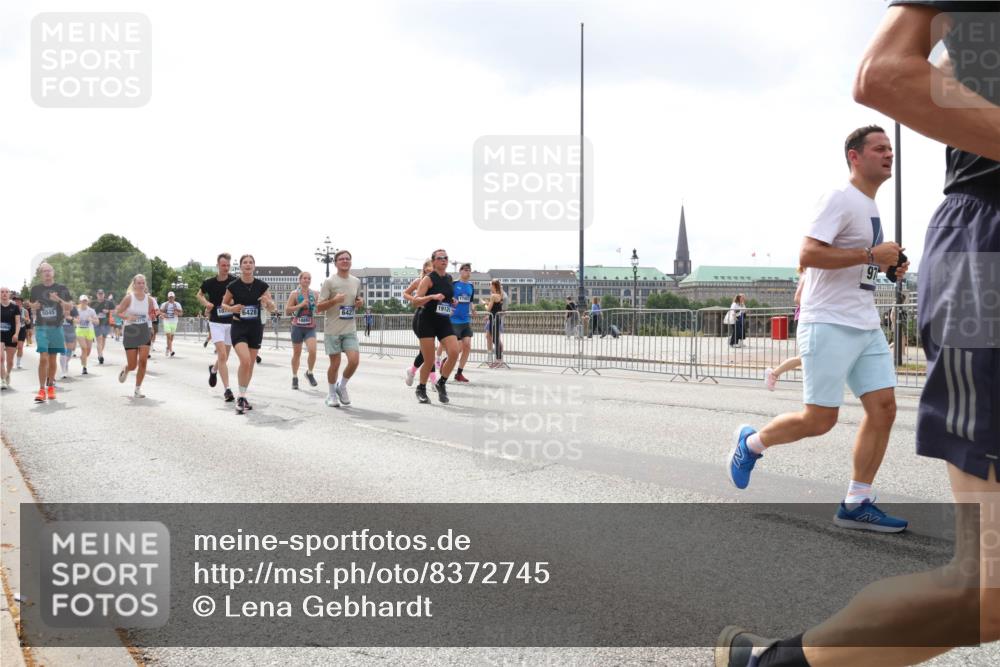 29.06.2025 - hella hamburg halbmarathon Lena Gebhardt http://msf.ph/oto/8372745 29.06.2025 10:39:48 Lombardsbrücke 5045, 10, 6428, 1912, 6427, 1058, 1076, 1586, 1883, 1899, 2313, 2578, 2866, 2888, 2976, 3046, 3353, 3882, 3883, 3884, 4298, 4471, 4603, 4609, 4752, 4855, 5045, 5229, 5654, 5701, 5877, 5901, 6097, 6321, 6342, 6343, 6427, 6428, 6698, 6719, 6726, 6739, 6748, 6750, 7045, 7053, 7125, 7199, 7429, 7455, 7456, 7501, 7524, 7684, 8107, 8203, 8612, 8995, 9393, 9569, 9698, 9747, 9777, 10441, 10512 meine-sportfotos.de