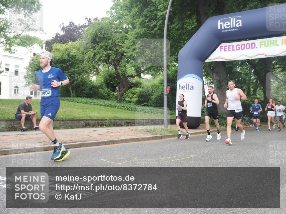 29.06.2025 - hella hamburg halbmarathon KatJ http://msf.ph/oto/8372784 29.06.2025 10:23:53 Zwischen KM18-KM19 1002, 1644, 7884 meine-sportfotos.de