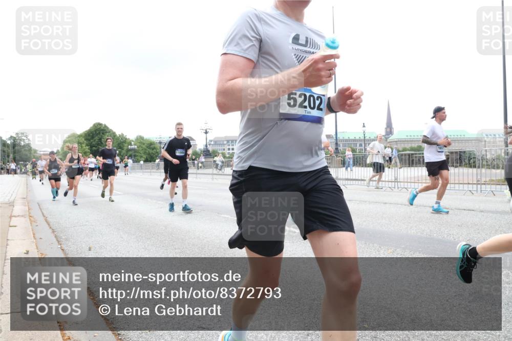 29.06.2025 - hella hamburg halbmarathon Lena Gebhardt http://msf.ph/oto/8372793 29.06.2025 10:49:01 Lombardsbrücke 5202, 1652, 1142, 1167, 1584, 2160, 2395, 2437, 2438, 2541, 2713, 2716, 2792, 2927, 3070, 3086, 3215, 3232, 3253, 4403, 4525, 4527, 5010, 5118, 5463, 5479, 5480, 5551, 6015, 6437, 6566, 6979, 7062, 7203, 7931, 7936, 7947, 7948, 8549, 8719, 8760, 9245, 9341, 9359, 9552, 9787, 10033, 10038, 10081, 10130, 10204, 10366, 10479, 10524, 10654, 10656, 10782, 10785, 11000, 11031, 11192, 11364, 11365, 13814, 13845, 16498, 16499, 16701 meine-sportfotos.de