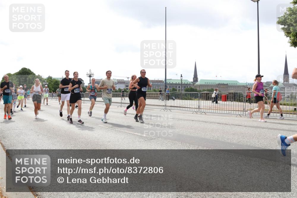 29.06.2025 - hella hamburg halbmarathon Lena Gebhardt http://msf.ph/oto/8372806 29.06.2025 10:39:49 Lombardsbrücke 5045, 1071, 6428, 6427, 1912, 15265, 1058, 1076, 1291, 1586, 1691, 1899, 2313, 2578, 2866, 2888, 2976, 3046, 3353, 3882, 3883, 3884, 4298, 4471, 4603, 4609, 4752, 4855, 5045, 5229, 5654, 5701, 5877, 5901, 6097, 6321, 6342, 6343, 6427, 6428, 6698, 6719, 6726, 6739, 6748, 6750, 6890, 7045, 7053, 7125, 7199, 7429, 7455, 7456, 7501, 7684, 8107, 8203, 8612, 8995, 9569, 9698, 9747, 9777, 10441, 10512 meine-sportfotos.de