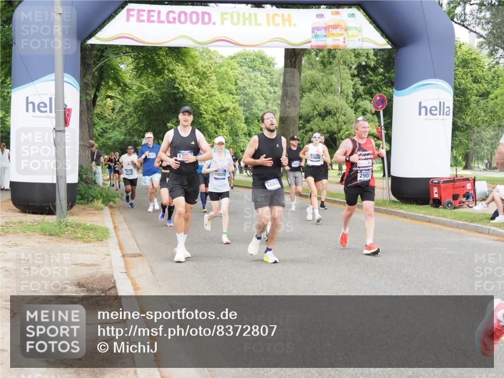 29.06.2025 - hella hamburg halbmarathon MichiJ http://msf.ph/oto/8372807 29.06.2025 10:44:55 Zwischen KM18-KM19 2282, 2806, 2840, 2907, 5341, 6104, 6595, 7856, 12495, 13664, 13880, 15145, 16113, 16517, 16910, 17531, 17782, 17827 meine-sportfotos.de