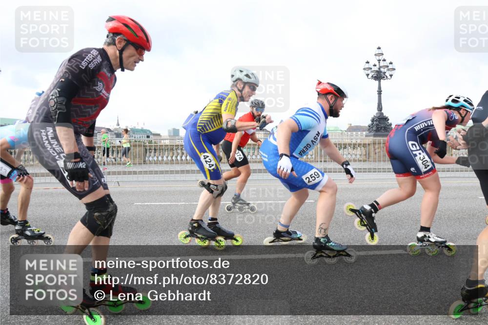 29.06.2025 - hella hamburg halbmarathon Lena Gebhardt http://msf.ph/oto/8372820 29.06.2025 08:50:45 Lombardsbrücke 424, 374, 259, 304 meine-sportfotos.de