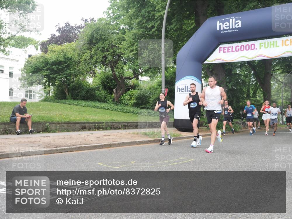 29.06.2025 - hella hamburg halbmarathon KatJ http://msf.ph/oto/8372825 29.06.2025 10:23:53 Zwischen KM18-KM19 1002, 1644, 7884 meine-sportfotos.de