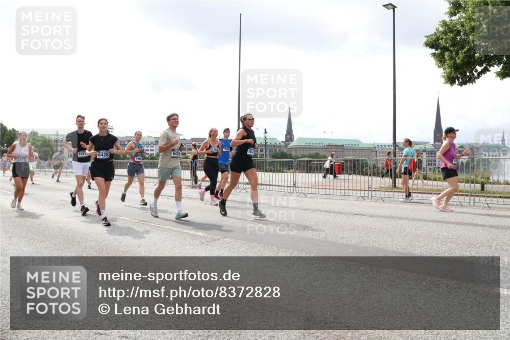 29.06.2025 - hella hamburg halbmarathon Lena Gebhardt http://msf.ph/oto/8372828 29.06.2025 10:39:49 Lombardsbrücke 1071, 6428, 701, 17407, 1918, 2976, 1058, 1076, 1291, 1586, 1691, 1899, 2313, 2578, 2866, 2888, 2976, 3046, 3353, 3882, 3883, 3884, 4298, 4471, 4603, 4609, 4752, 4855, 5045, 5229, 5654, 5701, 5877, 5901, 6097, 6321, 6342, 6343, 6427, 6428, 6698, 6719, 6726, 6739, 6748, 6750, 6890, 7045, 7053, 7125, 7199, 7429, 7455, 7456, 7501, 7684, 8107, 8203, 8612, 8995, 9569, 9698, 9747, 9777, 10441, 10512 meine-sportfotos.de