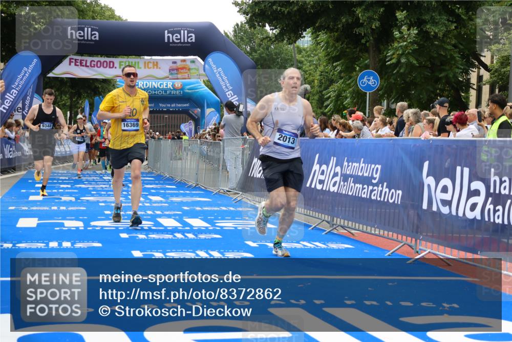 29.06.2025 - hella hamburg halbmarathon Strokosch-Dieckow http://msf.ph/oto/8372862 29.06.2025 10:49:13 Ziel 2013, 4183, 4185, 4832, 6158, 6389, 8112, 9348, 10053, 10184, 10189, 11819, 13450, 14526, 15422, 15523, 16369, 16414, 16731, 17173, 18598, 18842 meine-sportfotos.de