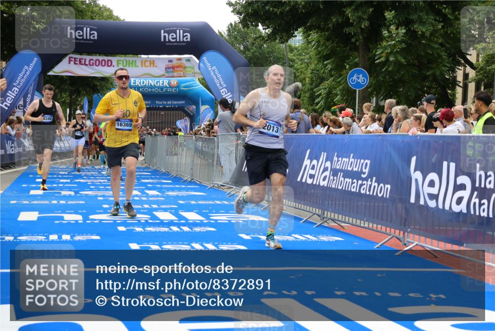 29.06.2025 - hella hamburg halbmarathon Strokosch-Dieckow http://msf.ph/oto/8372891 29.06.2025 10:49:13 Ziel 2013, 4183, 4185, 4832, 6158, 6389, 8112, 9348, 10053, 10184, 10189, 11819, 13450, 14526, 15422, 15523, 16369, 16414, 16731, 17173, 18598, 18842 meine-sportfotos.de