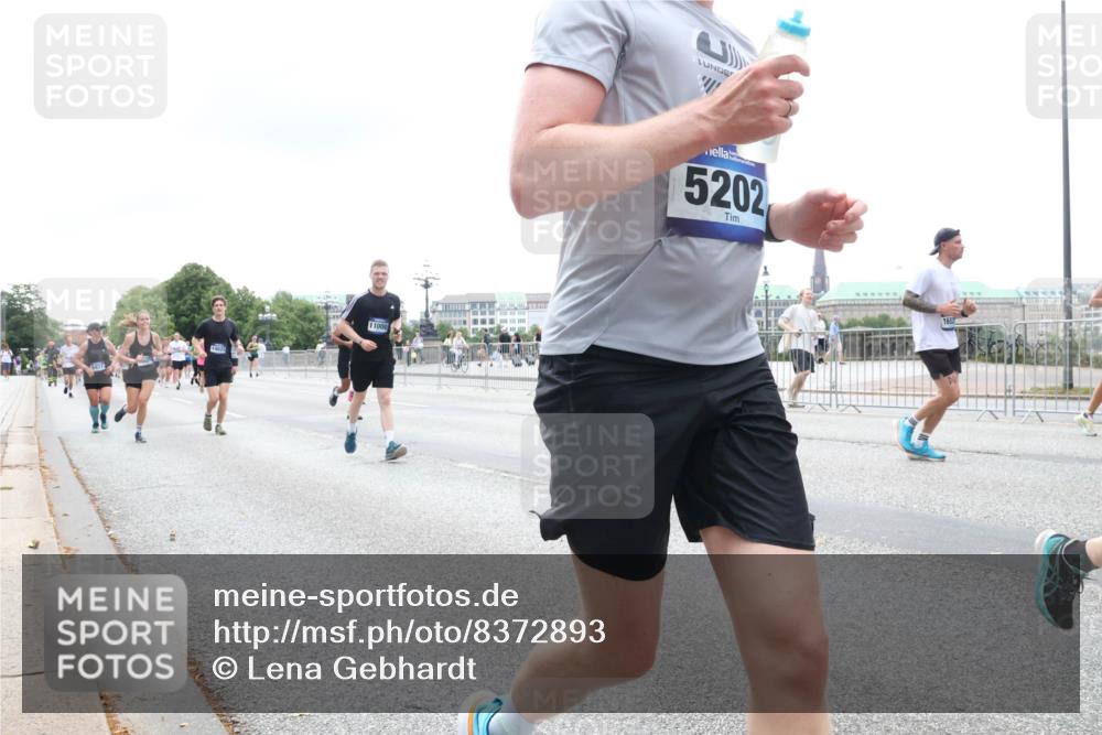 29.06.2025 - hella hamburg halbmarathon Lena Gebhardt http://msf.ph/oto/8372893 29.06.2025 10:49:01 Lombardsbrücke 11000, 5202, 1142, 1167, 1584, 2160, 2395, 2437, 2438, 2541, 2713, 2716, 2792, 2927, 3070, 3086, 3215, 3232, 3253, 4403, 4525, 4527, 5010, 5118, 5463, 5479, 5480, 5551, 6015, 6437, 6566, 6979, 7062, 7203, 7931, 7936, 7947, 7948, 8549, 8719, 8760, 9245, 9341, 9359, 9552, 9787, 10033, 10038, 10081, 10130, 10204, 10366, 10479, 10524, 10654, 10656, 10782, 10785, 11000, 11031, 11192, 11364, 11365, 13814, 13845, 16498, 16499, 16701 meine-sportfotos.de