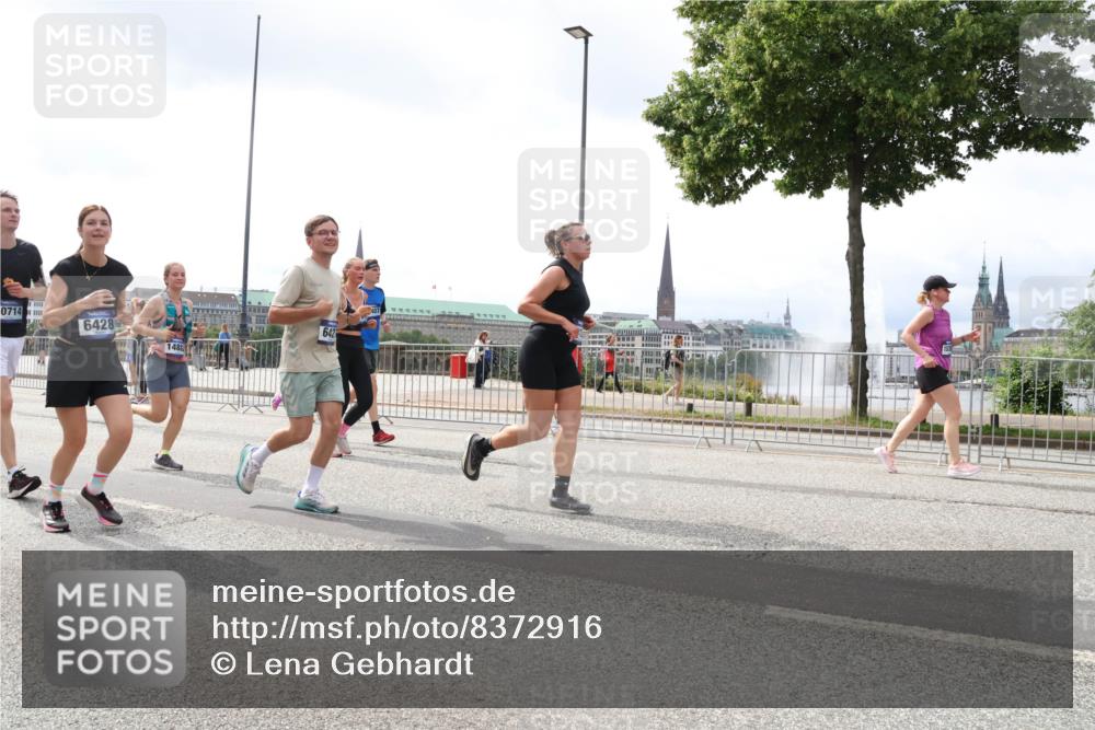 29.06.2025 - hella hamburg halbmarathon Lena Gebhardt http://msf.ph/oto/8372916 29.06.2025 10:39:50 Lombardsbrücke 0714, 6428, 642, 1058, 1076, 1291, 1586, 1691, 1899, 2313, 2578, 2866, 2888, 2976, 3046, 3353, 3882, 3883, 3884, 4298, 4471, 4603, 4609, 4752, 4855, 5045, 5229, 5654, 5701, 5877, 5901, 6097, 6321, 6342, 6343, 6427, 6428, 6698, 6719, 6726, 6739, 6748, 6750, 6890, 7045, 7053, 7125, 7199, 7429, 7455, 7456, 7501, 7684, 8107, 8203, 8612, 8995, 9569, 9698, 9747, 9777, 10441, 10512 meine-sportfotos.de