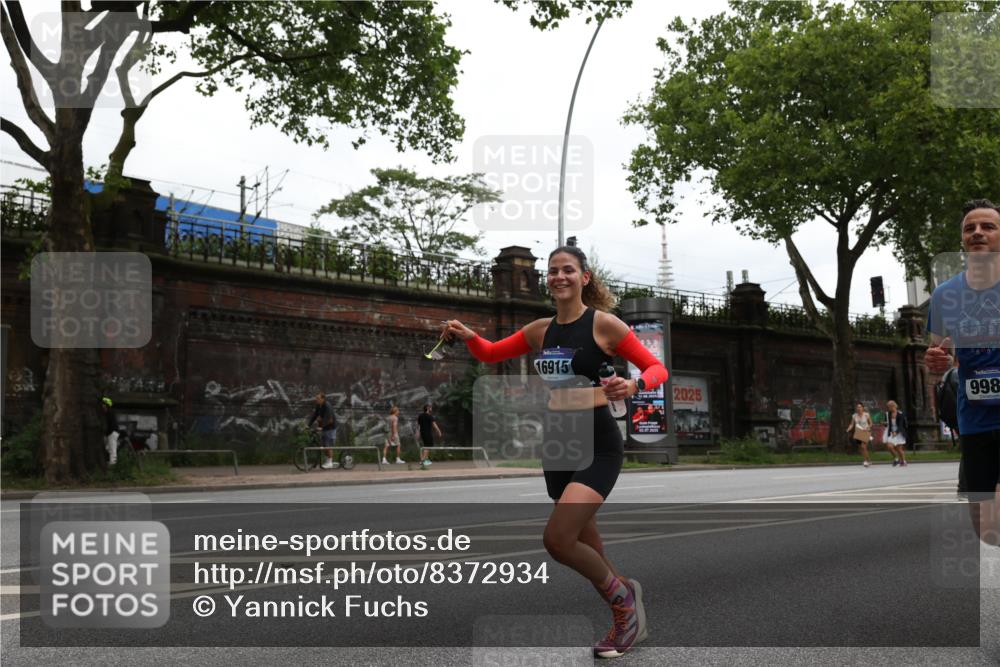 29.06.2025 - hella hamburg halbmarathon Yannick Fuchs http://msf.ph/oto/8372934 29.06.2025 10:53:47 20KM 1544, 2780, 3169, 3780, 4238, 4379, 4796, 4986, 6327, 6470, 7259, 7824, 8030, 8326, 8481, 8807, 9741, 9985, 10281, 10301, 10488, 11018, 11114, 11158, 11159, 11250, 11757, 12406, 12446, 12779, 13036, 13706, 14471, 14928, 15083, 15525, 15673, 15785, 15914, 16227, 16530, 16754, 16915, 17304, 17860, 18377, 18485, 18624, 18855, 19178 meine-sportfotos.de