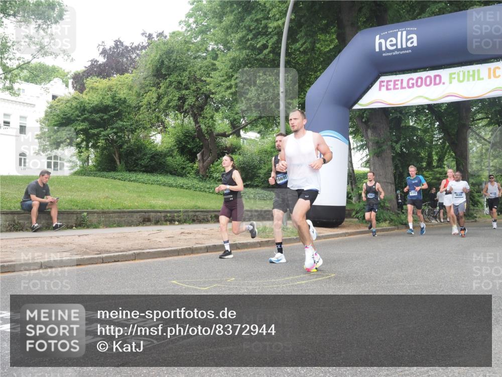29.06.2025 - hella hamburg halbmarathon KatJ http://msf.ph/oto/8372944 29.06.2025 10:23:54 Zwischen KM18-KM19 1002, 1644, 8395 meine-sportfotos.de