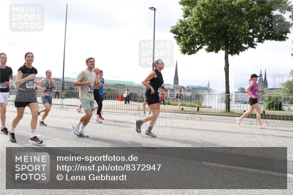 29.06.2025 - hella hamburg halbmarathon Lena Gebhardt http://msf.ph/oto/8372947 29.06.2025 10:39:50 Lombardsbrücke 10714, 6428, 14882, 642, 1058, 1076, 1291, 1586, 1691, 1899, 2313, 2578, 2866, 2888, 2976, 3046, 3353, 3882, 3883, 3884, 4298, 4471, 4603, 4609, 4752, 4855, 5045, 5229, 5654, 5701, 5877, 5901, 6097, 6321, 6342, 6343, 6427, 6428, 6698, 6719, 6726, 6739, 6748, 6750, 6890, 7045, 7053, 7125, 7199, 7429, 7455, 7456, 7501, 7684, 8107, 8203, 8612, 8995, 9569, 9698, 9747, 9777, 10441, 10512 meine-sportfotos.de