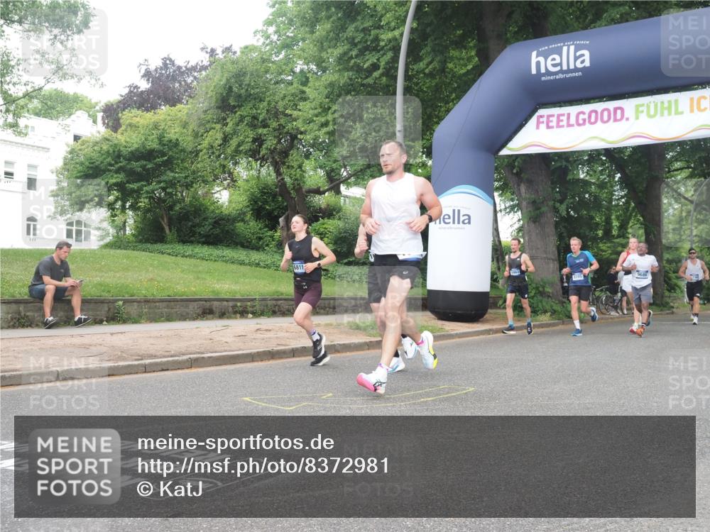 29.06.2025 - hella hamburg halbmarathon KatJ http://msf.ph/oto/8372981 29.06.2025 10:23:54 Zwischen KM18-KM19 1002, 1644, 8395 meine-sportfotos.de