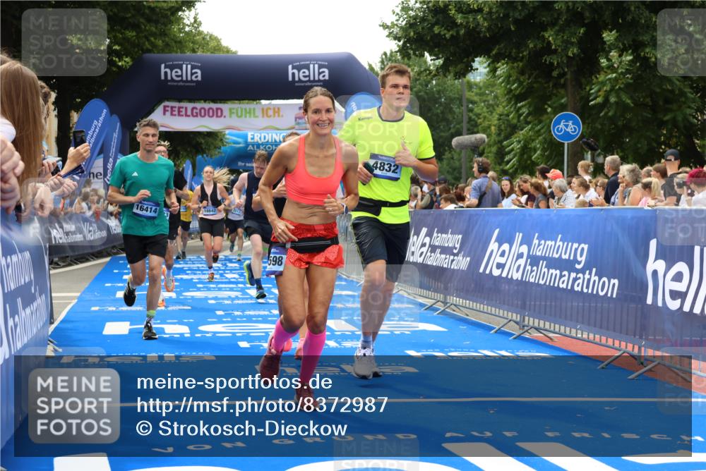 29.06.2025 - hella hamburg halbmarathon Strokosch-Dieckow http://msf.ph/oto/8372987 29.06.2025 10:49:07 Ziel 2013, 4832, 4847, 4890, 6389, 7297, 8112, 8302, 8821, 10184, 13614, 15523, 16369, 16414, 16627, 16731, 17173, 17632, 18598, 18842 meine-sportfotos.de