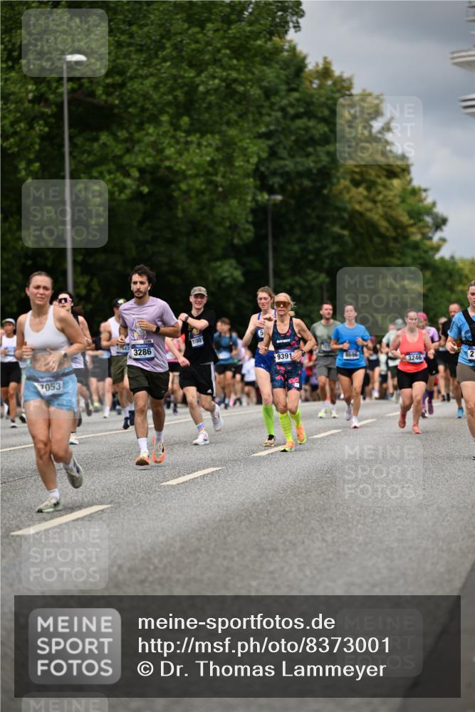 29.06.2025 - hella hamburg halbmarathon Dr. Thomas Lammeyer http://msf.ph/oto/8373001 29.06.2025 10:42:12 Kennedybrücke 1475, 1578, 1985, 2124, 2853, 3010, 3246, 3286, 3880, 4414, 5139, 5522, 5523, 5875, 6697, 6955, 7321, 7629, 8696, 8811, 9391, 9524, 9894, 10025, 10146, 10506, 11087, 11152, 11164 meine-sportfotos.de