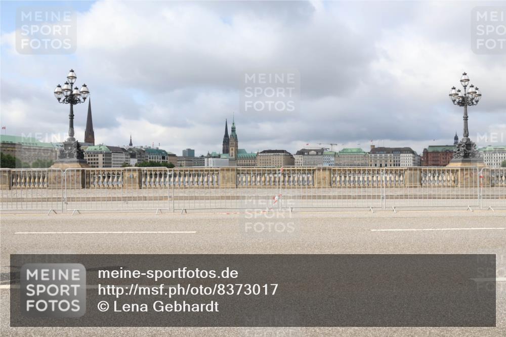 29.06.2025 - hella hamburg halbmarathon Lena Gebhardt http://msf.ph/oto/8373017 29.06.2025 09:12:24 Lombardsbrücke  meine-sportfotos.de