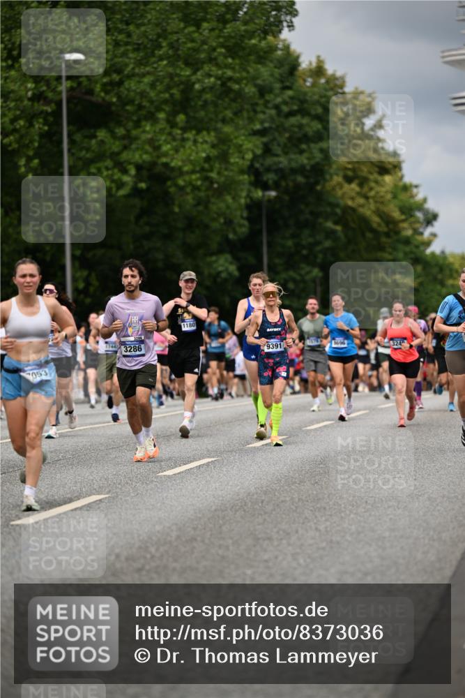 29.06.2025 - hella hamburg halbmarathon Dr. Thomas Lammeyer http://msf.ph/oto/8373036 29.06.2025 10:42:13 Kennedybrücke 1475, 1578, 1985, 2124, 2853, 3010, 3246, 3286, 3880, 4414, 5139, 5875, 6697, 6955, 7321, 7629, 8539, 8696, 8811, 9391, 9524, 9894, 10025, 10146, 10506, 11087, 11152, 11164 meine-sportfotos.de