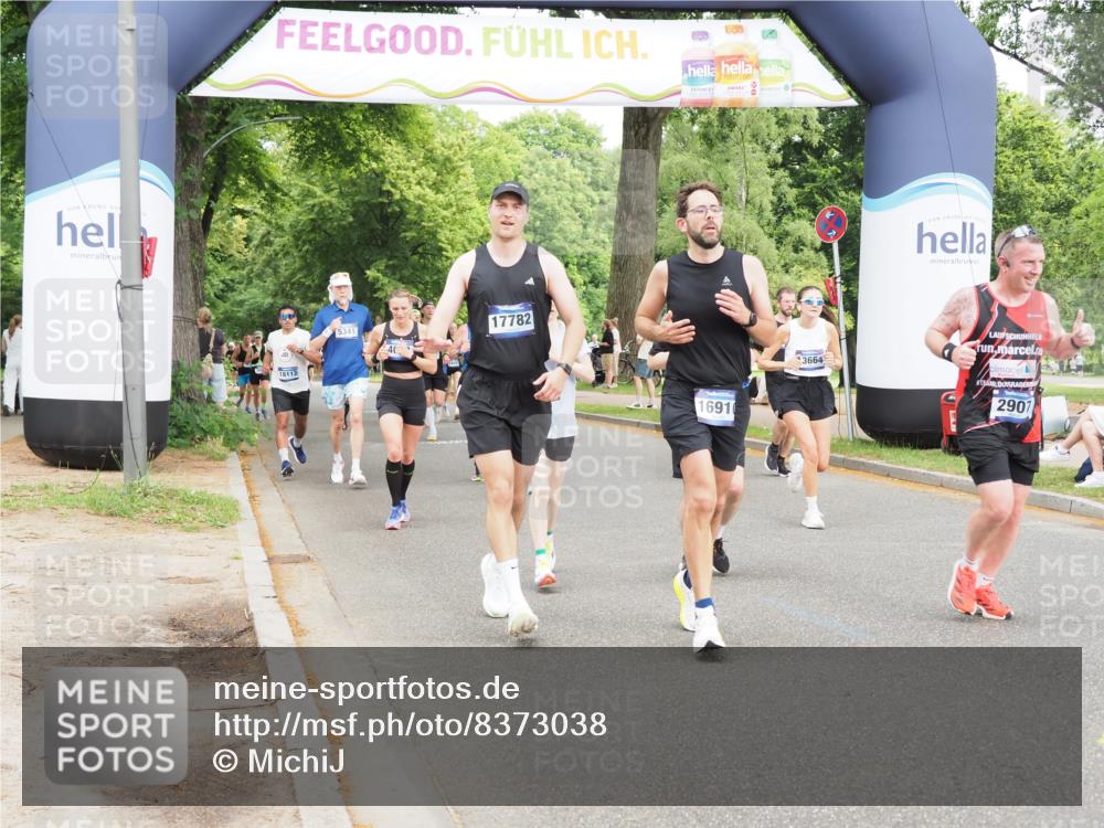 29.06.2025 - hella hamburg halbmarathon MichiJ http://msf.ph/oto/8373038 29.06.2025 10:44:56 Zwischen KM18-KM19 2282, 2806, 2840, 2907, 3251, 5341, 6104, 7856, 10020, 13287, 13664, 13880, 14914, 15145, 16113, 16517, 16910, 17531, 17782 meine-sportfotos.de