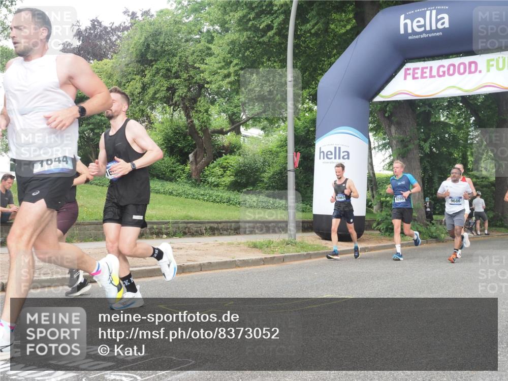 29.06.2025 - hella hamburg halbmarathon KatJ http://msf.ph/oto/8373052 29.06.2025 10:23:55 Zwischen KM18-KM19 1002, 1644, 8395 meine-sportfotos.de