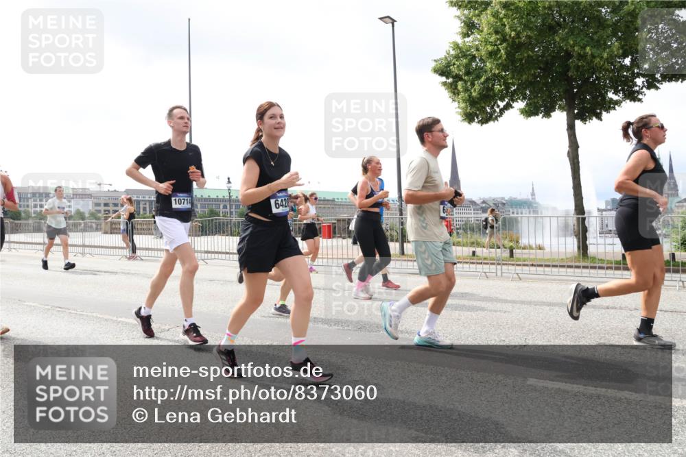 29.06.2025 - hella hamburg halbmarathon Lena Gebhardt http://msf.ph/oto/8373060 29.06.2025 10:39:51 Lombardsbrücke 10714, 6428, 1058, 1076, 1291, 1586, 1691, 1899, 2254, 2313, 2578, 2866, 2888, 2976, 3046, 3353, 3882, 3883, 3884, 4173, 4298, 4471, 4609, 4752, 4855, 5045, 5229, 5654, 5701, 5877, 5901, 6097, 6321, 6427, 6428, 6548, 6698, 6719, 6726, 6739, 6748, 6750, 6890, 7045, 7053, 7125, 7199, 7429, 7455, 7456, 7684, 8107, 8612, 8995, 9569, 9698, 9747, 9777, 10441, 10512 meine-sportfotos.de
