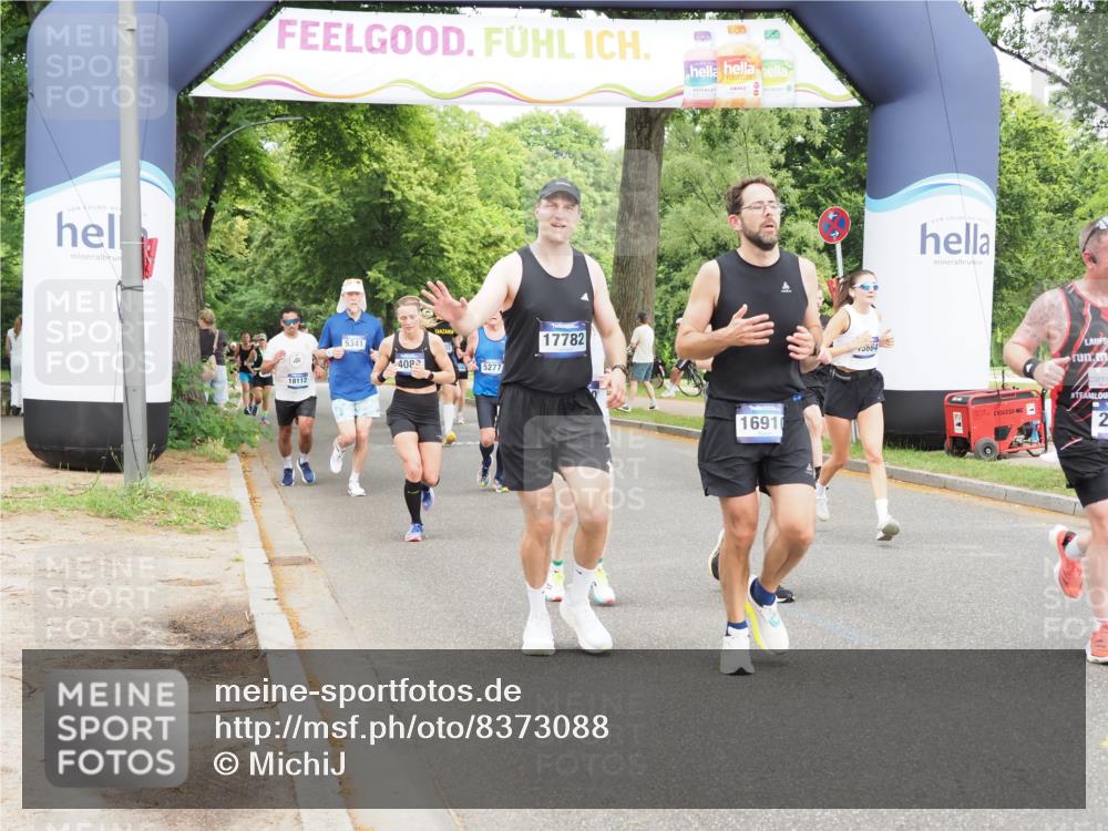 29.06.2025 - hella hamburg halbmarathon MichiJ http://msf.ph/oto/8373088 29.06.2025 10:44:56 Zwischen KM18-KM19 2282, 2806, 2840, 2907, 3251, 5341, 6104, 7856, 10020, 13287, 13664, 13880, 14914, 15145, 16113, 16517, 16910, 17531, 17782 meine-sportfotos.de