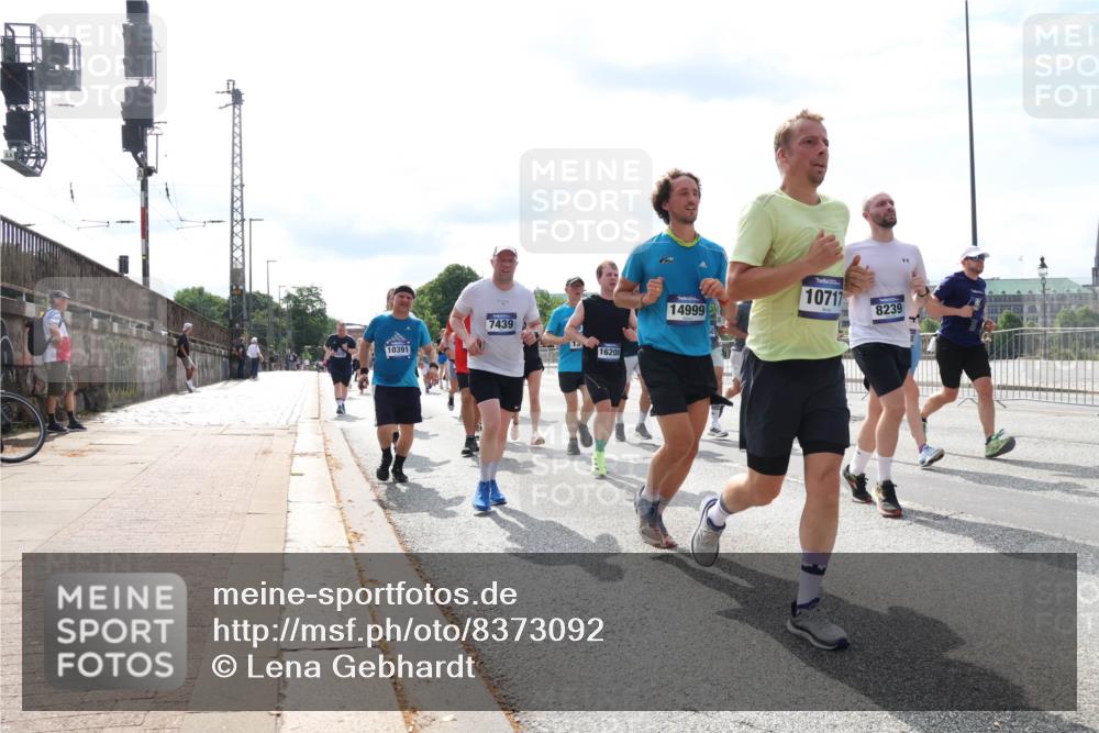 29.06.2025 - hella hamburg halbmarathon Lena Gebhardt http://msf.ph/oto/8373092 29.06.2025 10:15:02 Lombardsbrücke 10391, 7439, 15, 16208, 14999, 10717, 8239, 1071, 1296, 1379, 1524, 1575, 1728, 1745, 2046, 2140, 2281, 2601, 2690, 2990, 3025, 3154, 3454, 3507, 3509, 3513, 3650, 3691, 3834, 3844, 4495, 4641, 5191, 5271, 5608, 5800, 5981, 5986, 6181, 6248, 6317, 6935, 7195, 7439, 7452, 7881, 8055, 8147, 8237, 8239, 8256, 8275, 8522, 8563, 8609, 8755, 8854, 9113, 9173, 9556, 9663, 9709, 9847, 9911, 9975, 10391, 10589, 10610, 10717, 10963, 11271, 11598 meine-sportfotos.de