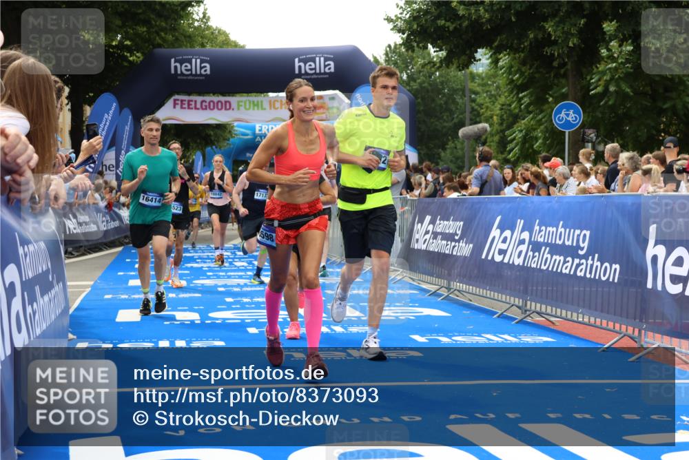 29.06.2025 - hella hamburg halbmarathon Strokosch-Dieckow http://msf.ph/oto/8373093 29.06.2025 10:49:07 Ziel 2013, 4832, 4847, 4890, 6389, 7297, 8112, 8302, 8821, 10184, 13614, 15523, 16369, 16414, 16627, 16731, 17173, 17632, 18598, 18842 meine-sportfotos.de