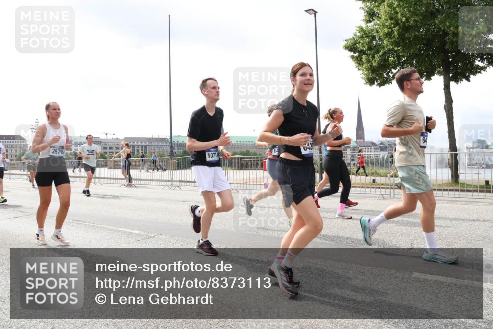 29.06.2025 - hella hamburg halbmarathon Lena Gebhardt http://msf.ph/oto/8373113 29.06.2025 10:39:51 Lombardsbrücke 2976, 042, 10714, 64, 1058, 1076, 1291, 1586, 1691, 1899, 2254, 2313, 2578, 2866, 2888, 2976, 3046, 3353, 3882, 3883, 3884, 4173, 4298, 4471, 4609, 4752, 4855, 5045, 5229, 5654, 5701, 5877, 5901, 6097, 6321, 6427, 6428, 6548, 6698, 6719, 6726, 6739, 6748, 6750, 6890, 7045, 7053, 7125, 7199, 7429, 7455, 7456, 7684, 8107, 8612, 8995, 9569, 9698, 9747, 9777, 10441, 10512 meine-sportfotos.de