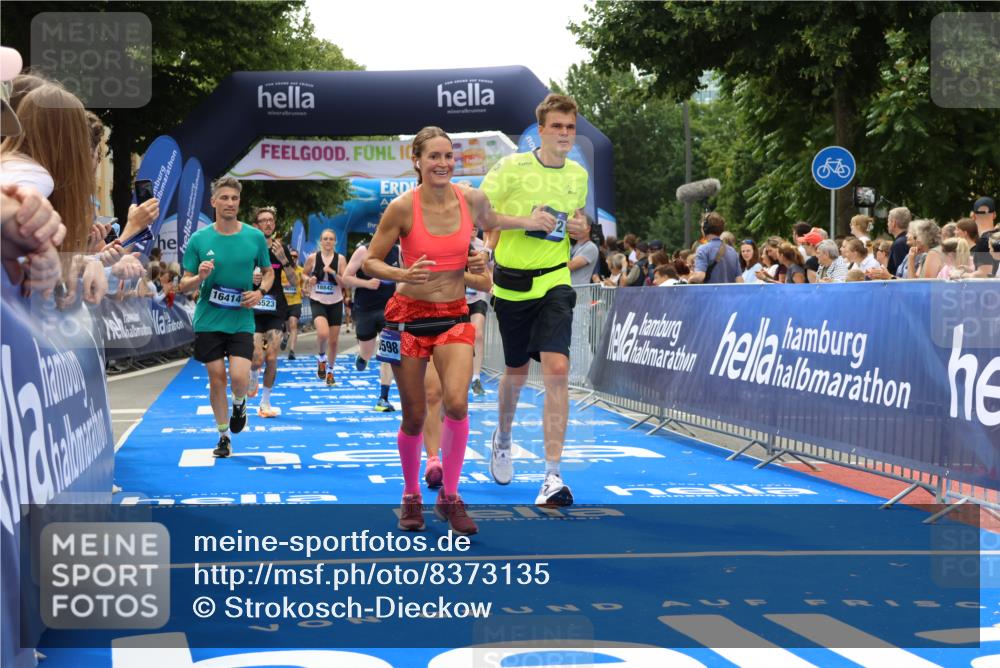 29.06.2025 - hella hamburg halbmarathon Strokosch-Dieckow http://msf.ph/oto/8373135 29.06.2025 10:49:07 Ziel 2013, 4832, 4847, 4890, 6389, 7297, 8112, 8302, 8821, 10184, 13614, 15523, 16369, 16414, 16627, 16731, 17173, 17632, 18598, 18842 meine-sportfotos.de