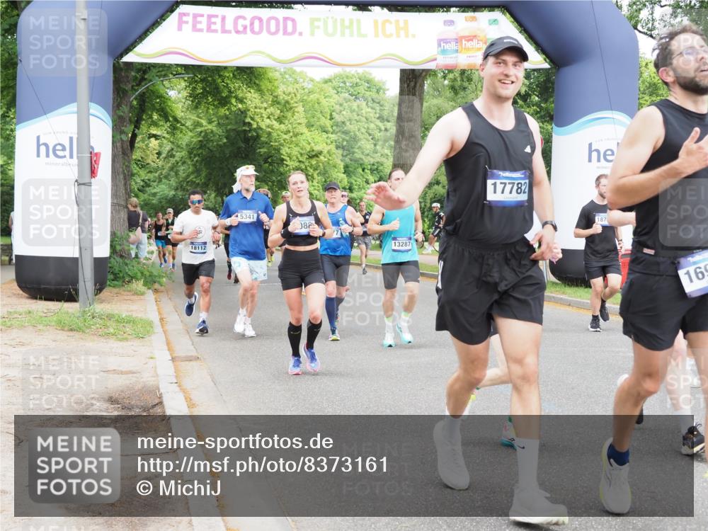 29.06.2025 - hella hamburg halbmarathon MichiJ http://msf.ph/oto/8373161 29.06.2025 10:44:57 Zwischen KM18-KM19 2282, 2806, 2840, 2907, 3251, 4088, 5341, 6104, 7856, 10020, 13287, 13664, 13880, 14914, 15145, 16113, 16517, 16910, 17531, 17782, 18762 meine-sportfotos.de