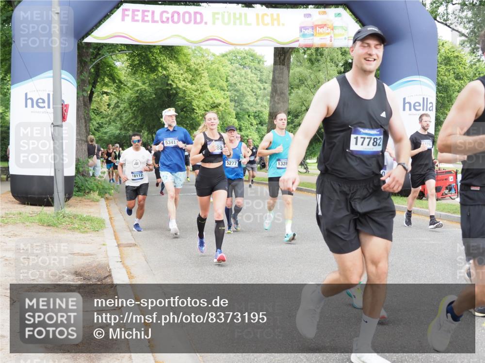 29.06.2025 - hella hamburg halbmarathon MichiJ http://msf.ph/oto/8373195 29.06.2025 10:44:57 Zwischen KM18-KM19 2282, 2806, 2840, 2907, 3251, 4088, 5341, 6104, 7856, 10020, 13287, 13664, 13880, 14914, 15145, 16113, 16517, 16910, 17531, 17782, 18762 meine-sportfotos.de