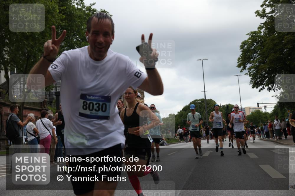 29.06.2025 - hella hamburg halbmarathon Yannick Fuchs http://msf.ph/oto/8373200 29.06.2025 10:53:49 20KM 1019, 1544, 2780, 3169, 3780, 4238, 4379, 4796, 4986, 6327, 6470, 7259, 7824, 8030, 8326, 8481, 8807, 9741, 9985, 10281, 10301, 10488, 11018, 11114, 11158, 11159, 11250, 11757, 12406, 12422, 12446, 12779, 13036, 13706, 13993, 14471, 14823, 15083, 15525, 15673, 15785, 15914, 16227, 16530, 16754, 16915, 17304, 17860, 18130, 18377, 18624, 18855, 19178 meine-sportfotos.de