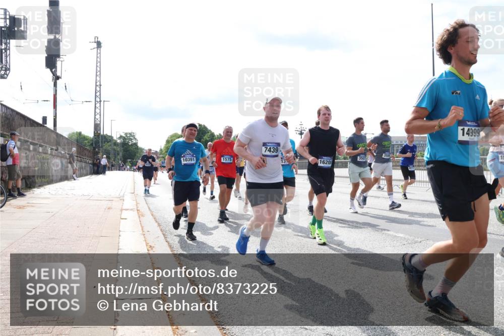 29.06.2025 - hella hamburg halbmarathon Lena Gebhardt http://msf.ph/oto/8373225 29.06.2025 10:15:02 Lombardsbrücke 10391, 1575, 7439, 14999, 3507, 16208, 1071, 1296, 1379, 1524, 1575, 1728, 1745, 2046, 2140, 2281, 2601, 2690, 2990, 3025, 3154, 3454, 3507, 3509, 3513, 3650, 3691, 3834, 3844, 4495, 4641, 5191, 5271, 5608, 5800, 5981, 5986, 6181, 6248, 6317, 6935, 7195, 7439, 7452, 7881, 8055, 8147, 8237, 8239, 8256, 8275, 8522, 8563, 8609, 8755, 8854, 9113, 9173, 9556, 9663, 9709, 9847, 9911, 9975, 10391, 10589, 10610, 10717, 10963, 11271, 11598 meine-sportfotos.de