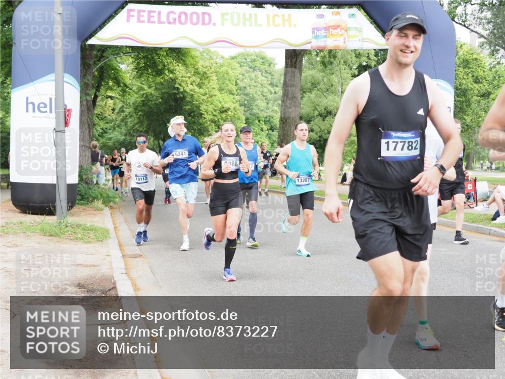 29.06.2025 - hella hamburg halbmarathon MichiJ http://msf.ph/oto/8373227 29.06.2025 10:44:58 Zwischen KM18-KM19 1595, 2282, 2806, 2907, 3251, 4088, 5277, 5341, 6104, 6302, 7856, 10020, 13287, 13664, 14914, 16113, 16517, 16910, 17531, 17782, 18762 meine-sportfotos.de
