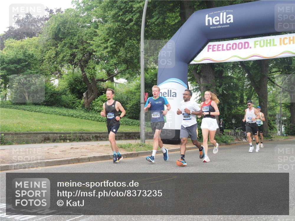 29.06.2025 - hella hamburg halbmarathon KatJ http://msf.ph/oto/8373235 29.06.2025 10:23:55 Zwischen KM18-KM19 1002, 1644, 8395 meine-sportfotos.de