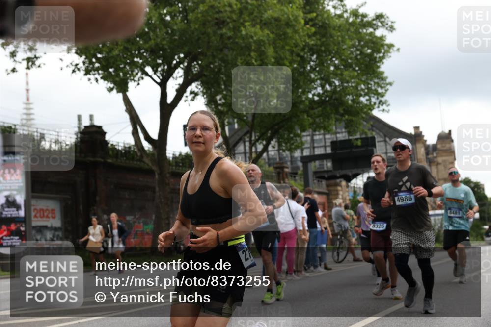 29.06.2025 - hella hamburg halbmarathon Yannick Fuchs http://msf.ph/oto/8373255 29.06.2025 10:53:49 20KM 1019, 1544, 2780, 3169, 3780, 4238, 4379, 4796, 4986, 6327, 6470, 7259, 7824, 8030, 8326, 8481, 8807, 9741, 9985, 10281, 10301, 10488, 11018, 11114, 11158, 11159, 11250, 11757, 12406, 12422, 12446, 12779, 13036, 13706, 13993, 14471, 14823, 15083, 15525, 15673, 15785, 15914, 16227, 16530, 16754, 16915, 17304, 17860, 18130, 18377, 18624, 18855, 19178 meine-sportfotos.de