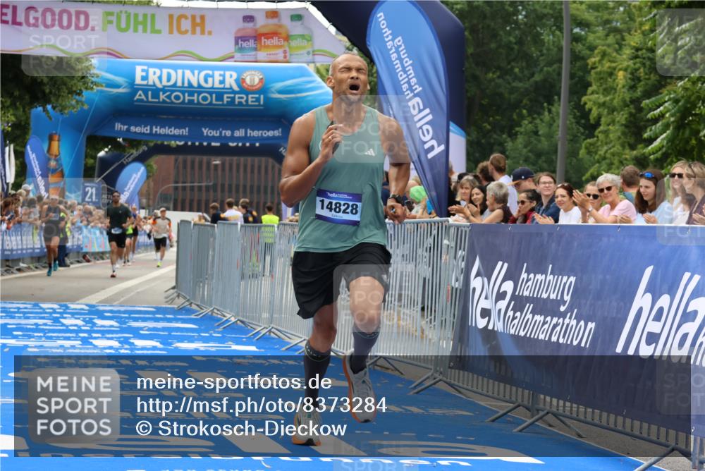 29.06.2025 - hella hamburg halbmarathon Strokosch-Dieckow http://msf.ph/oto/8373284 29.06.2025 10:27:03 Ziel 9079, 12641, 12992, 13780, 13956, 14828, 15671, 19050 meine-sportfotos.de