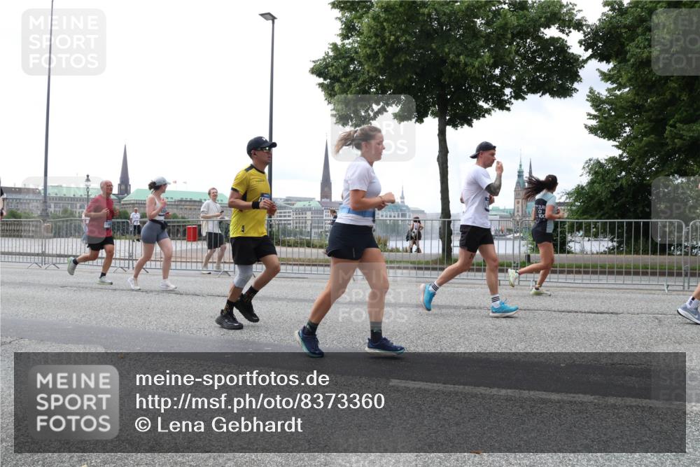 29.06.2025 - hella hamburg halbmarathon Lena Gebhardt http://msf.ph/oto/8373360 29.06.2025 10:49:03 Lombardsbrücke 1142, 1167, 1525, 1584, 2067, 2160, 2395, 2437, 2438, 2541, 2713, 2716, 2792, 2927, 3070, 3086, 3215, 3232, 3253, 4403, 4525, 4527, 4809, 5010, 5118, 5463, 5479, 5480, 5551, 6015, 6437, 6566, 6979, 6989, 7062, 7203, 7931, 7936, 7947, 7948, 8549, 8719, 8760, 9245, 9341, 9359, 9552, 10033, 10038, 10081, 10130, 10204, 10366, 10479, 10524, 10654, 10656, 10782, 10785, 11000, 11031, 11192, 11364, 11365, 13845, 16498, 16499, 16701 meine-sportfotos.de