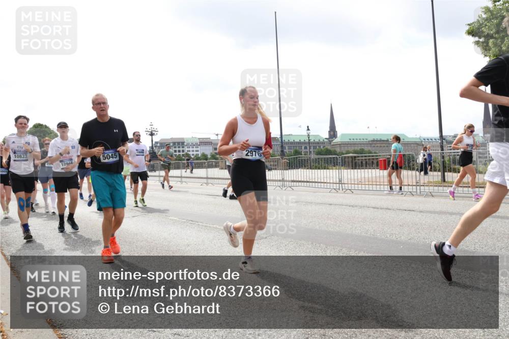 29.06.2025 - hella hamburg halbmarathon Lena Gebhardt http://msf.ph/oto/8373366 29.06.2025 10:39:51 Lombardsbrücke 5869, 10833, 25, 18944, 5045, 10666, 2976, 1058, 1076, 1291, 1586, 1691, 1899, 2254, 2313, 2578, 2866, 2888, 2976, 3046, 3353, 3882, 3883, 3884, 4173, 4298, 4471, 4609, 4752, 4855, 5045, 5229, 5654, 5701, 5877, 5901, 6097, 6321, 6427, 6428, 6548, 6698, 6719, 6726, 6739, 6748, 6750, 6890, 7045, 7053, 7125, 7199, 7429, 7455, 7456, 7684, 8107, 8612, 8995, 9569, 9698, 9747, 9777, 10441, 10512 meine-sportfotos.de