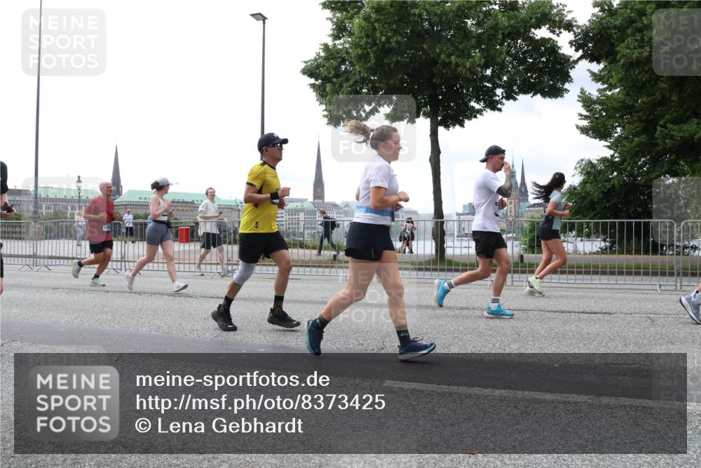 29.06.2025 - hella hamburg halbmarathon Lena Gebhardt http://msf.ph/oto/8373425 29.06.2025 10:49:03 Lombardsbrücke 1142, 1167, 1525, 1584, 2067, 2160, 2395, 2437, 2438, 2541, 2713, 2716, 2792, 2927, 3070, 3086, 3215, 3232, 3253, 4403, 4525, 4527, 4809, 5010, 5118, 5463, 5479, 5480, 5551, 6015, 6437, 6566, 6979, 6989, 7062, 7203, 7931, 7936, 7947, 7948, 8549, 8719, 8760, 9245, 9341, 9359, 9552, 10033, 10038, 10081, 10130, 10204, 10366, 10479, 10524, 10654, 10656, 10782, 10785, 11000, 11031, 11192, 11364, 11365, 13845, 16498, 16499, 16701 meine-sportfotos.de